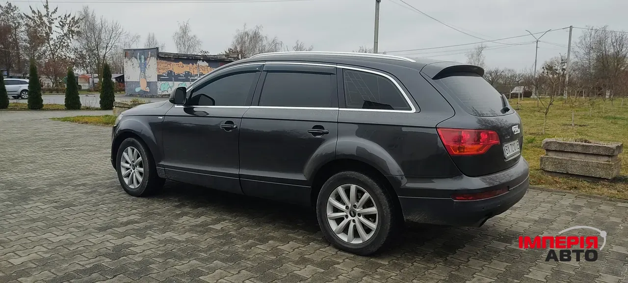 Audi Q7 - фото 7