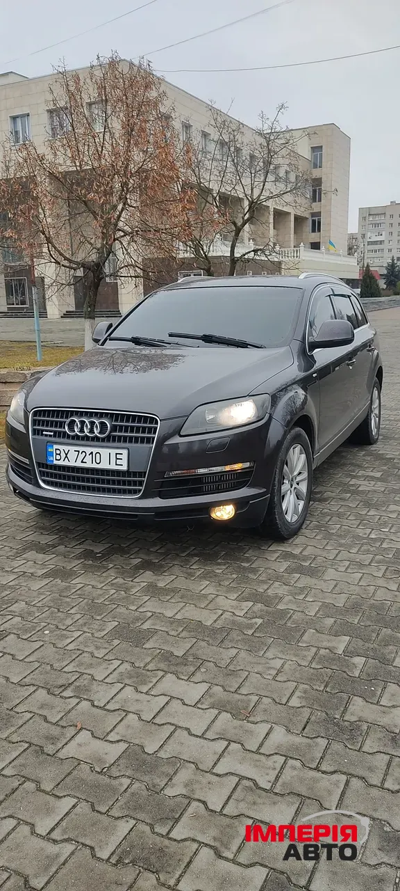Audi Q7 - фото 1
