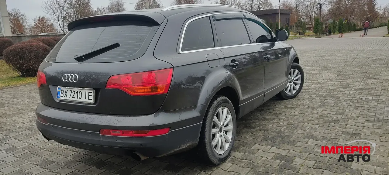 Audi Q7 - фото 11