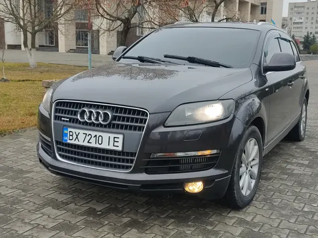 Audi Q7 - фото 2