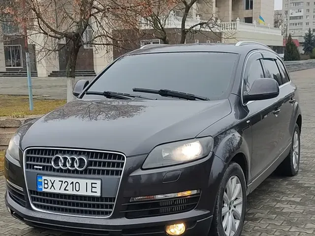 Audi Q7 - фото 1