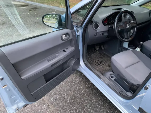 Mitsubishi Colt - фото 4