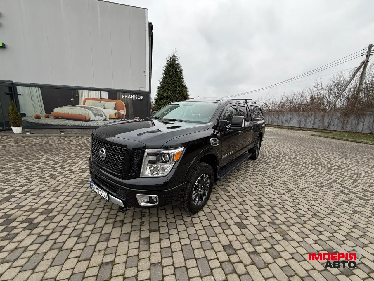 Nissan Titan - фото 1
