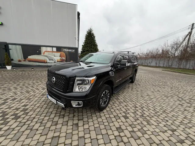 Nissan Titan - фото 1