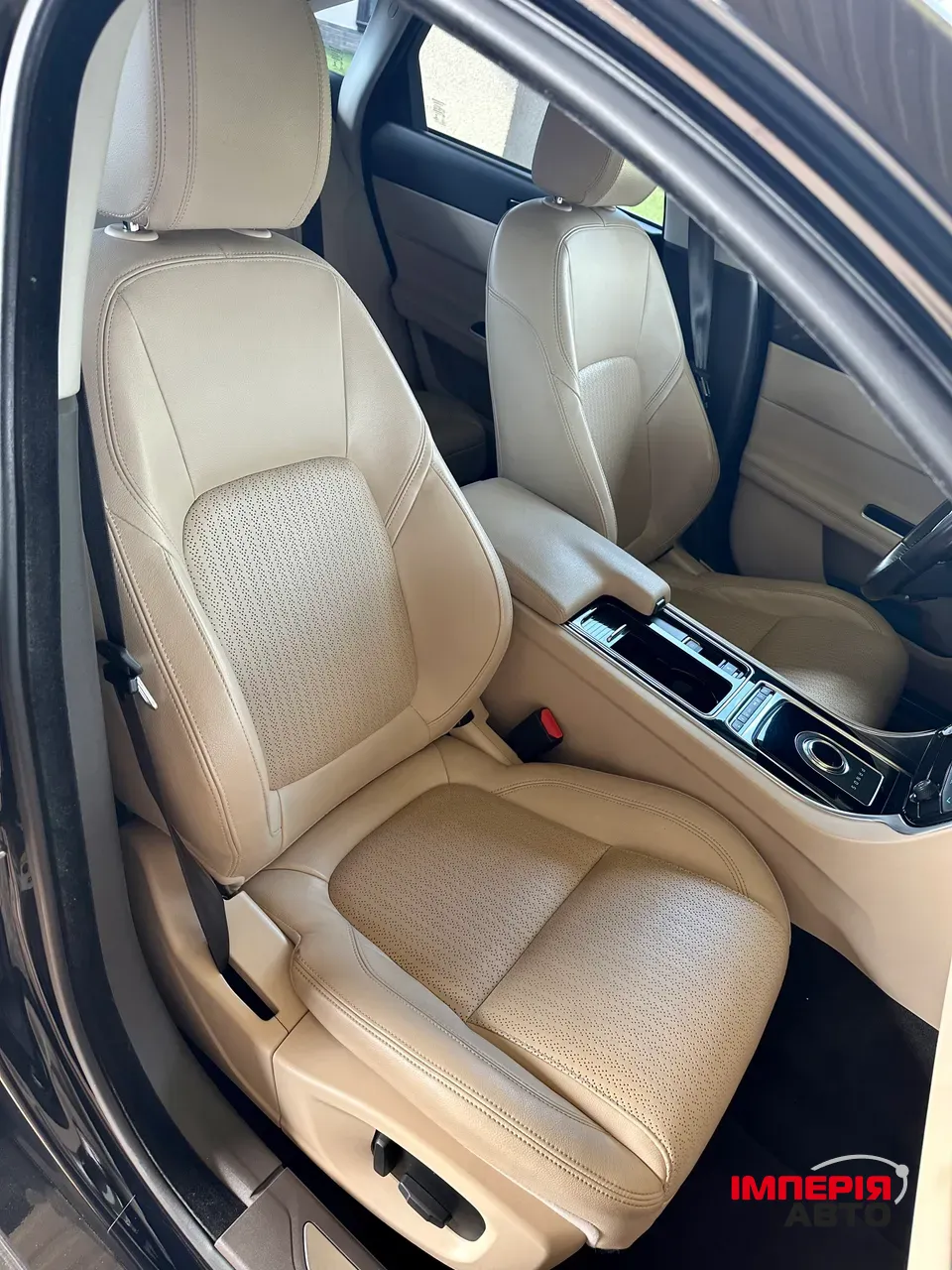 Jaguar XF - фото 11