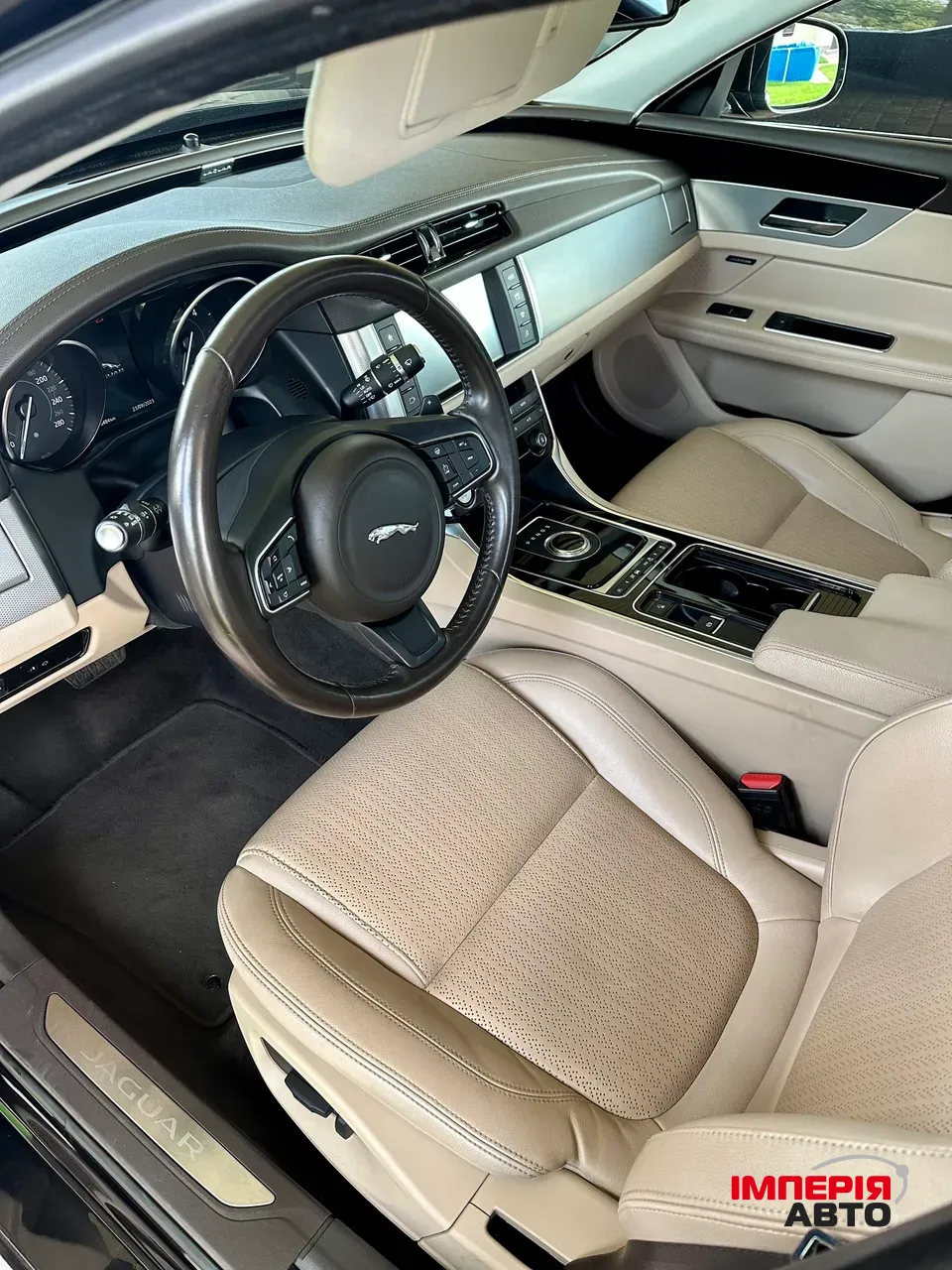 Jaguar XF - фото 10