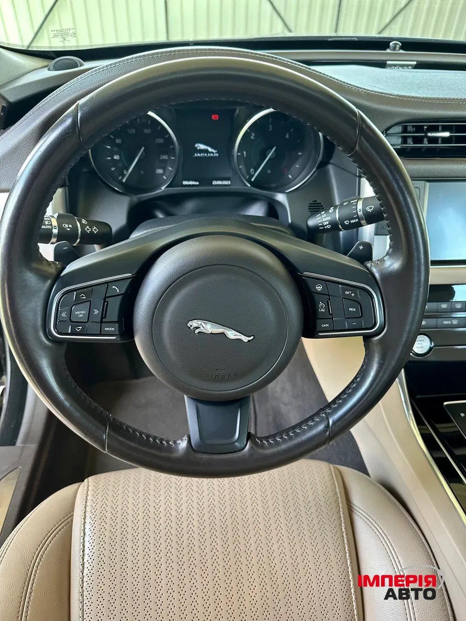 Jaguar XF - фото 9