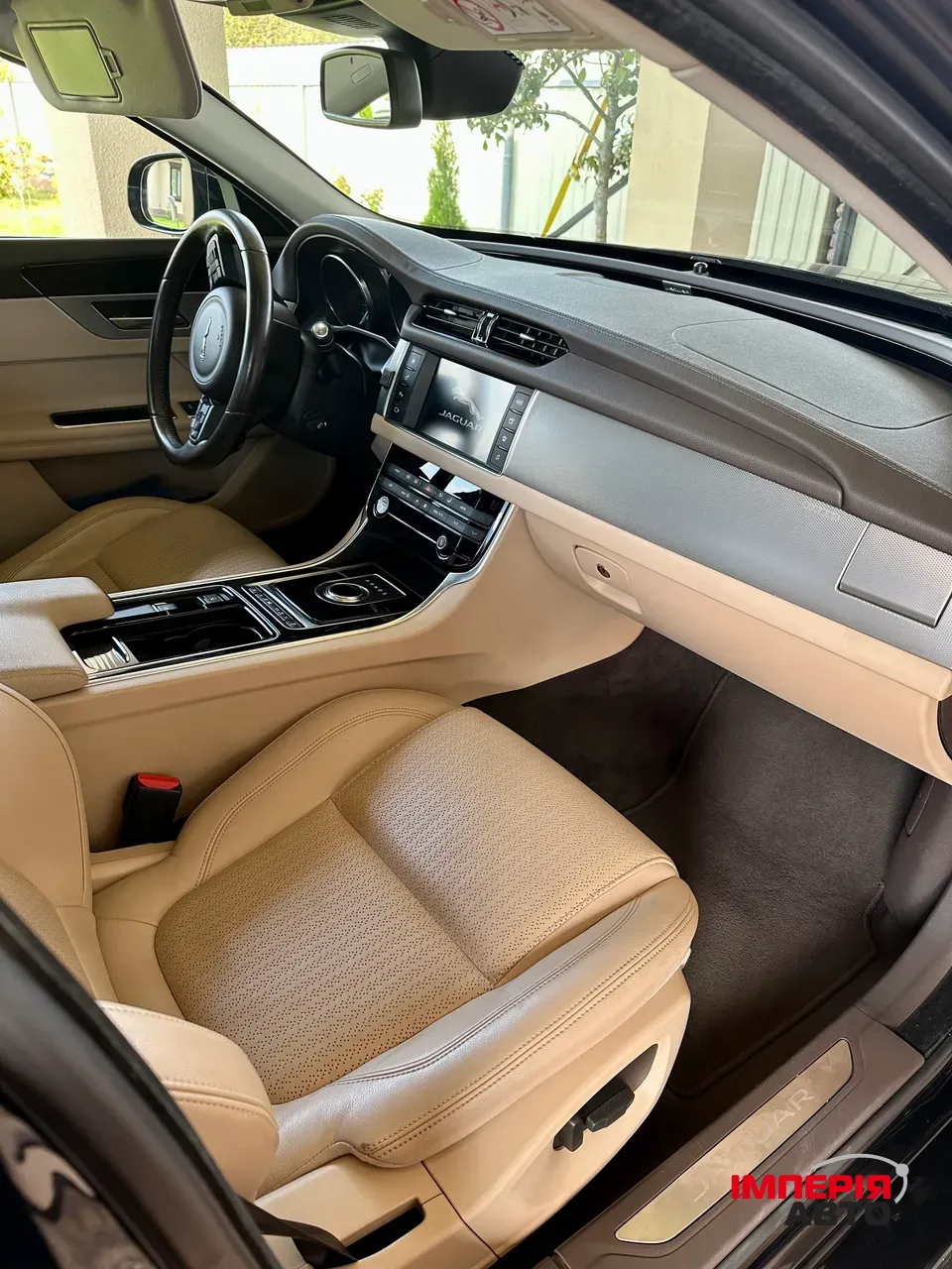 Jaguar XF - фото 12