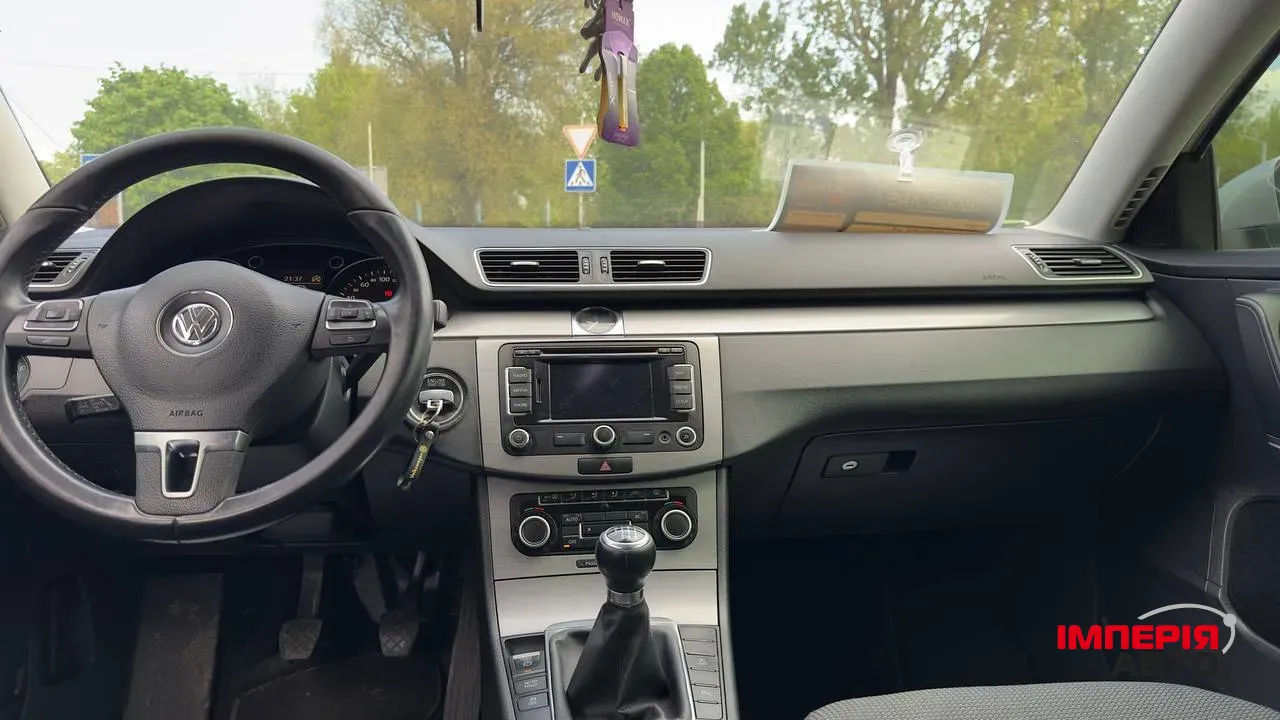 Volkswagen Passat - фото 3