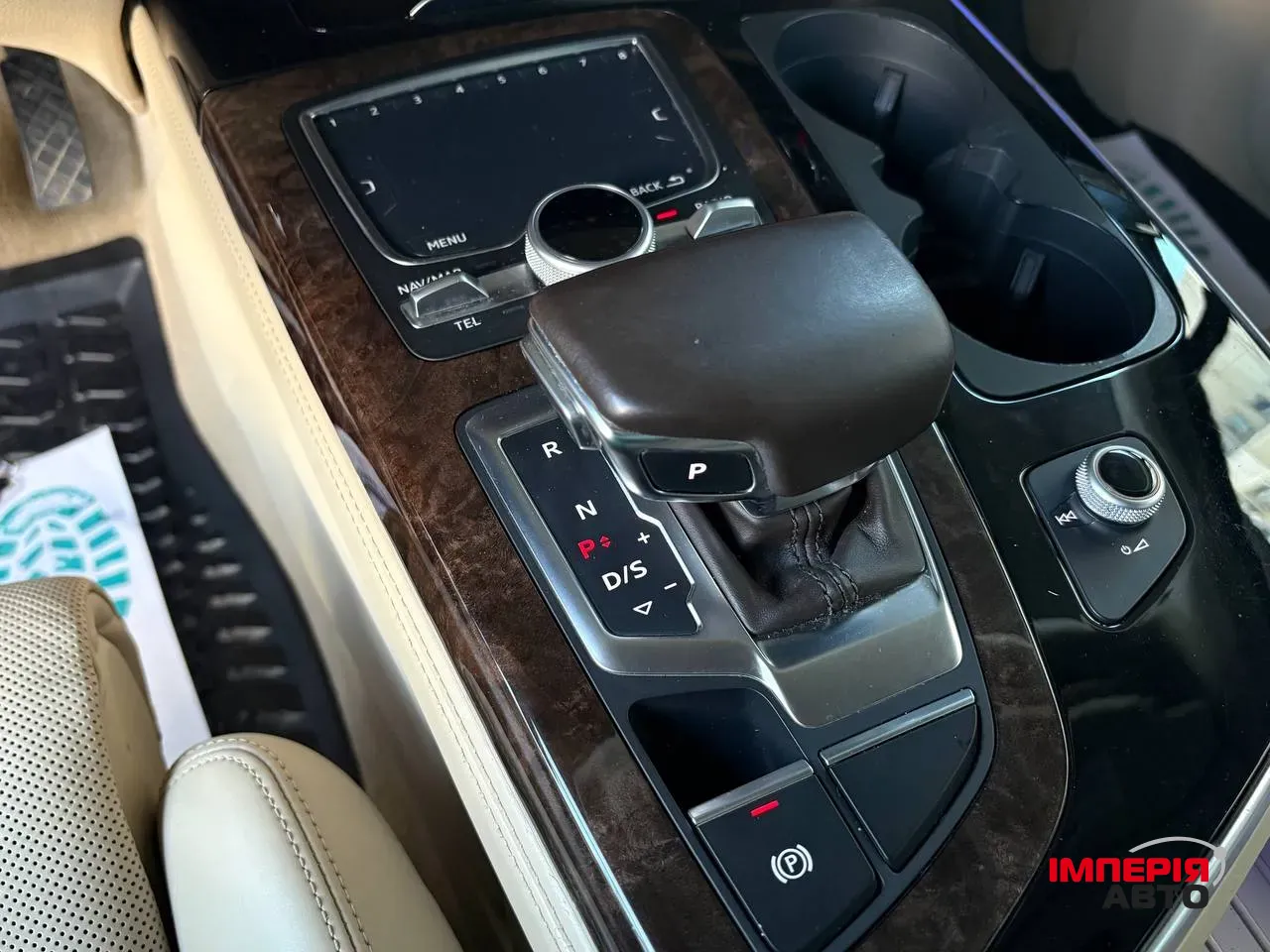 Audi Q7 - фото 19