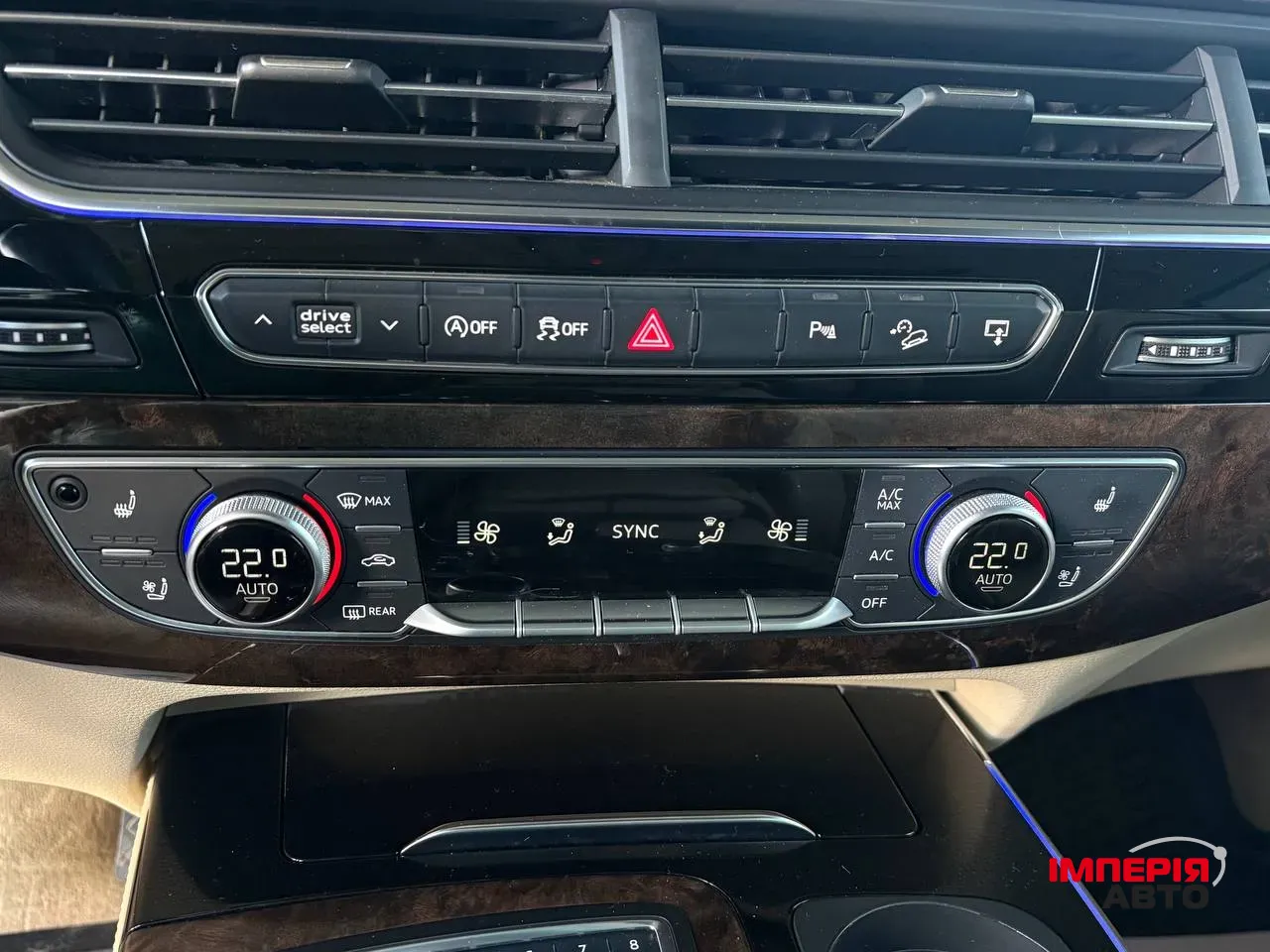 Audi Q7 - фото 17