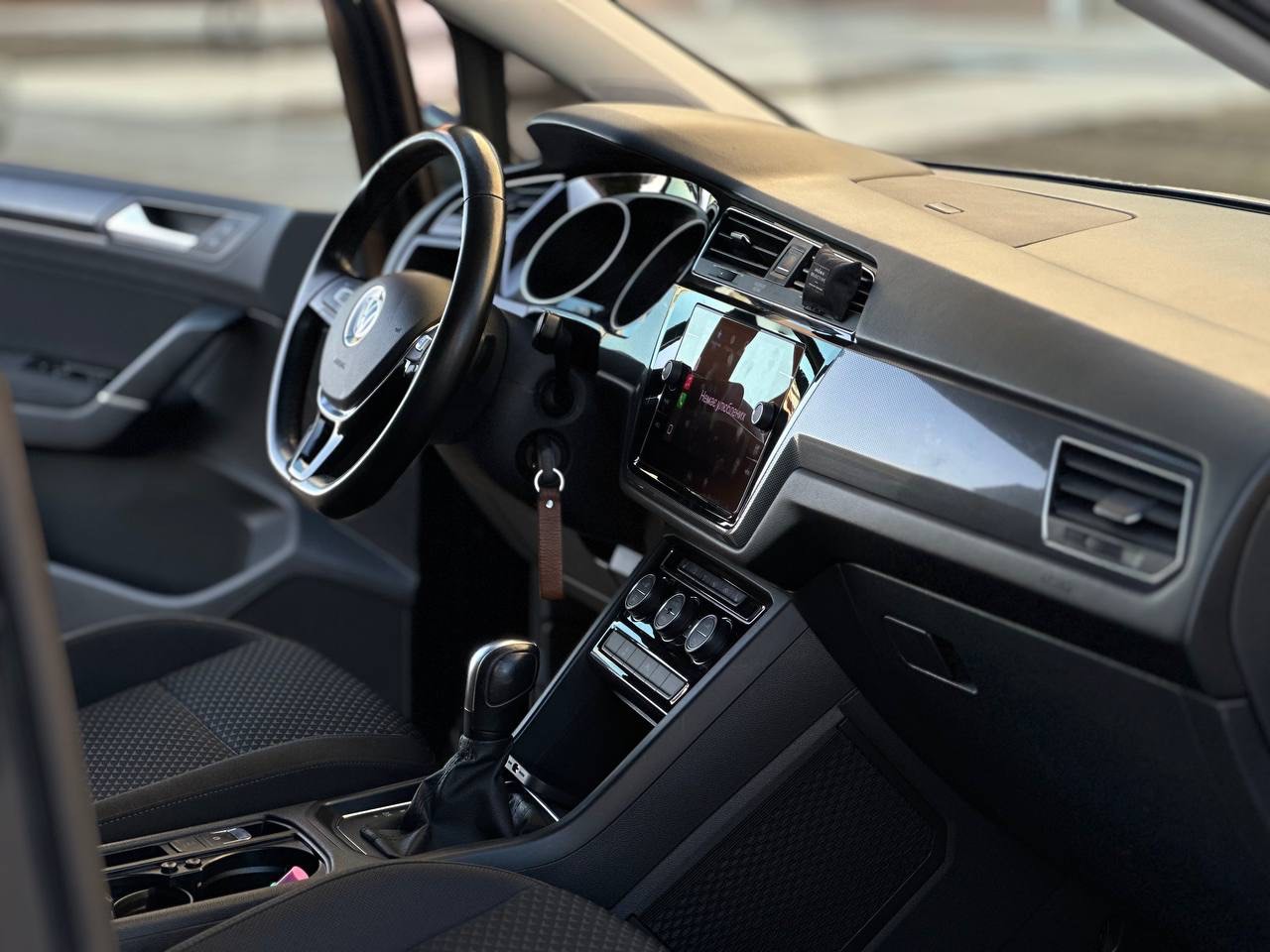 Volkswagen Touran - фото 2