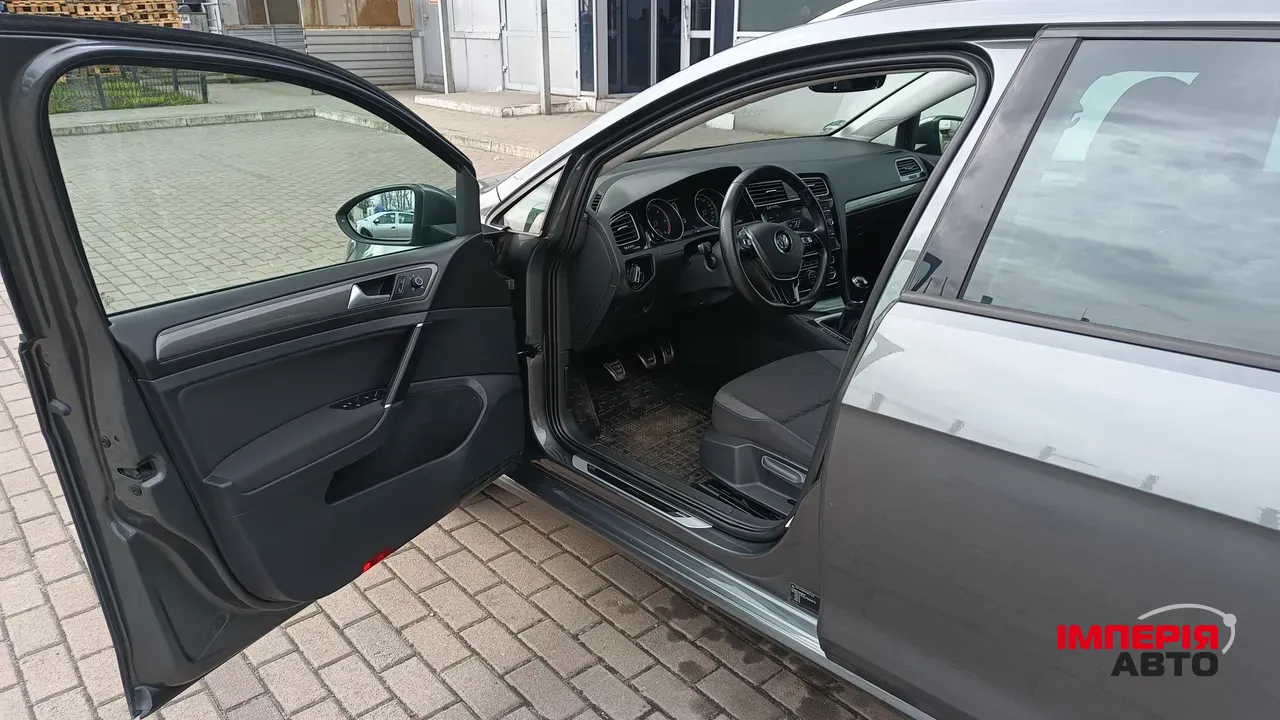 Volkswagen Golf - фото 8