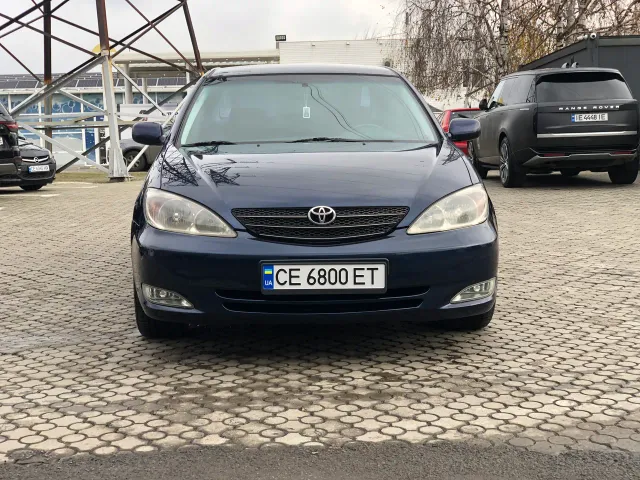 Toyota Camry - фото 2