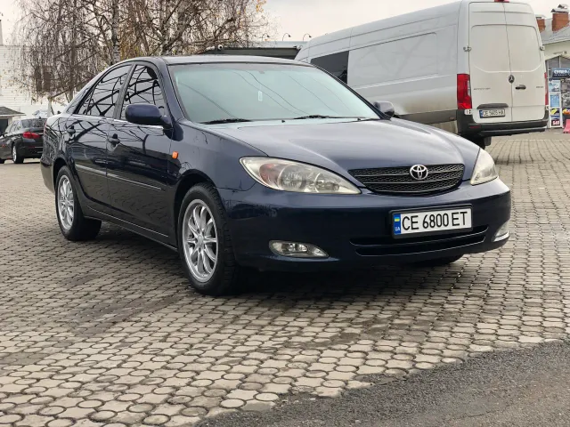 Toyota Camry - фото 1