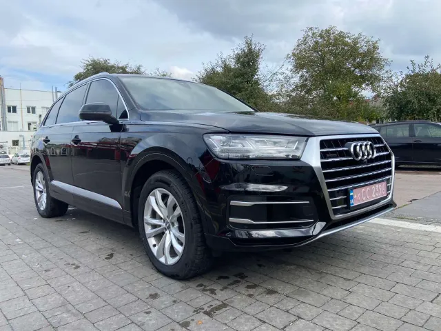 Audi Q7 - фото 1