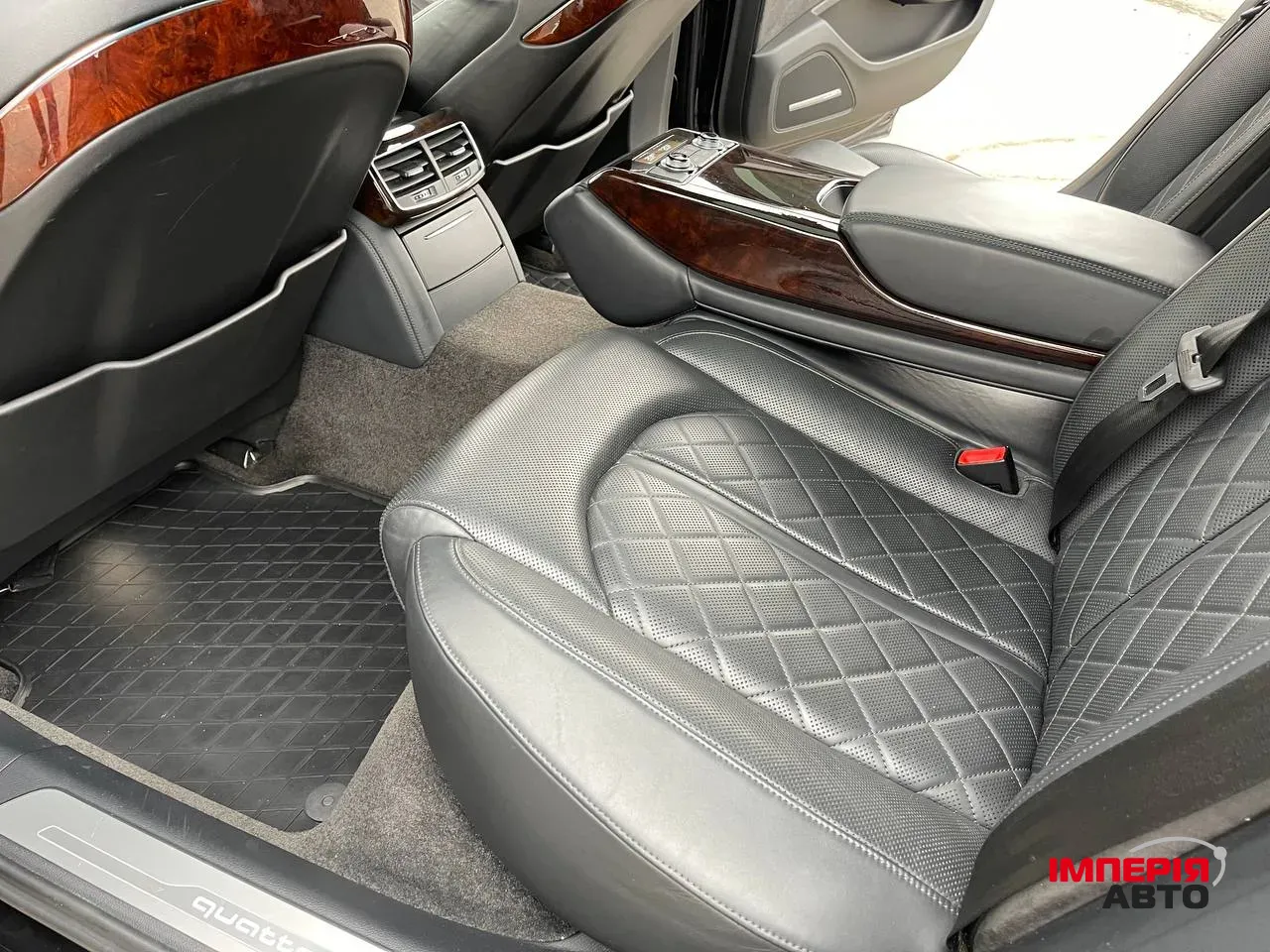 Audi A8 - фото 23