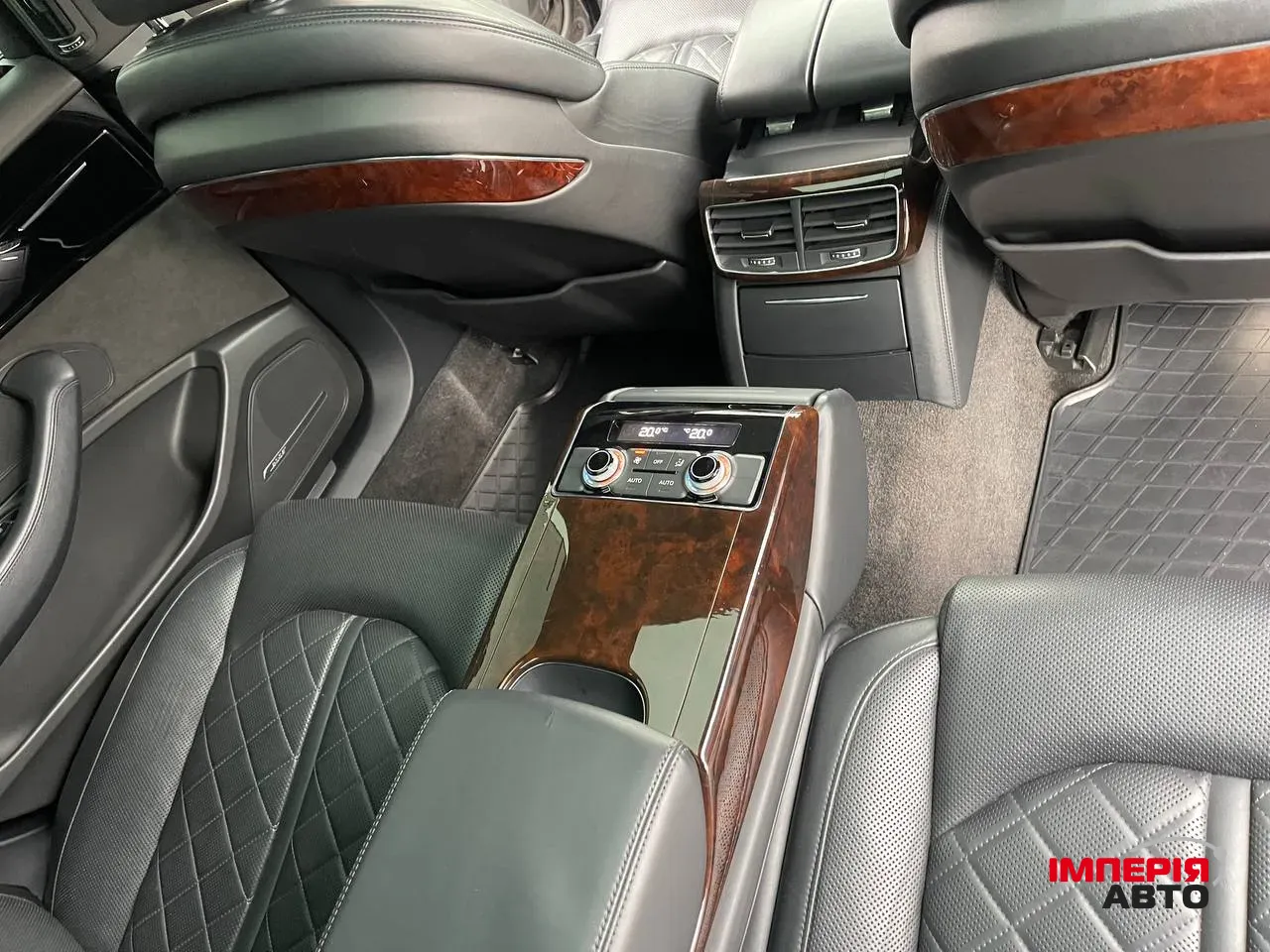 Audi A8 - фото 20