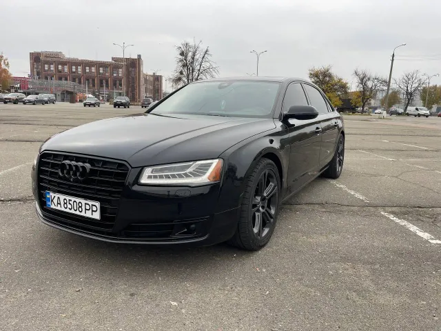 Audi A8 - фото 1