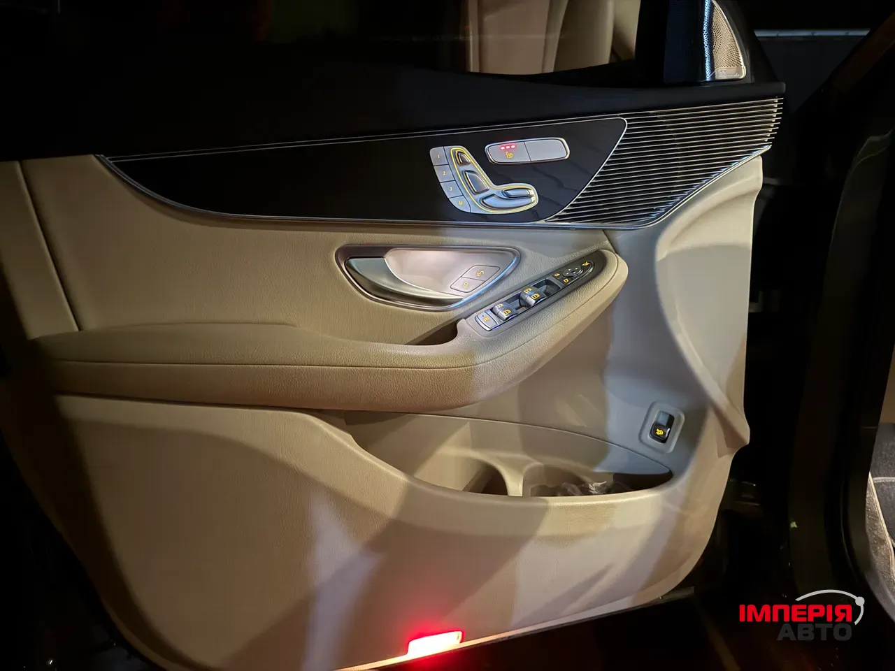 Mercedes-Benz EQC - фото 8