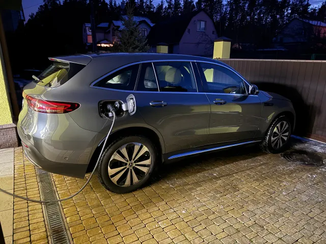 Mercedes-Benz EQC - фото 4