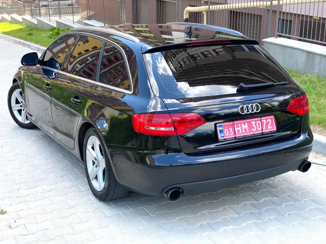 Audi A4 - фото 4