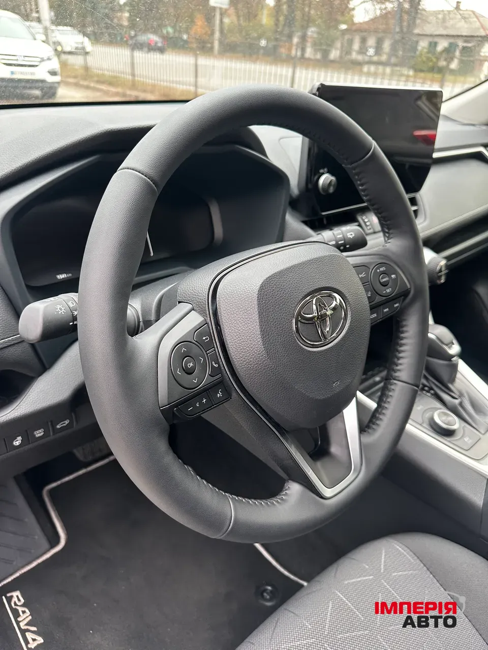 Toyota RAV4 - фото 12