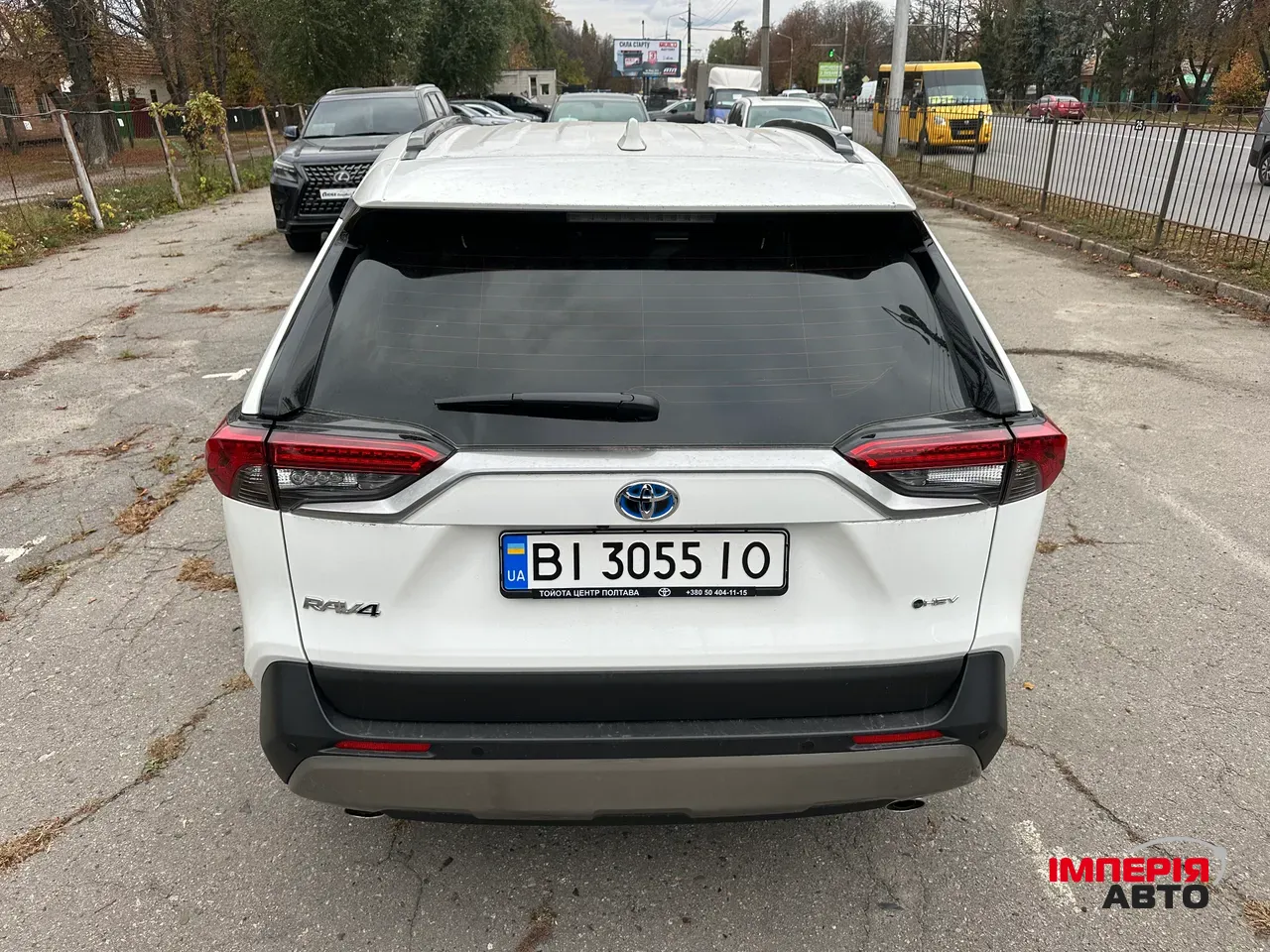 Toyota RAV4 - фото 8