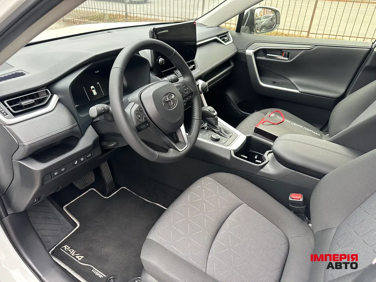 Toyota RAV4 - фото 4