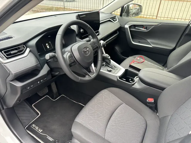 Toyota RAV4 - фото 4