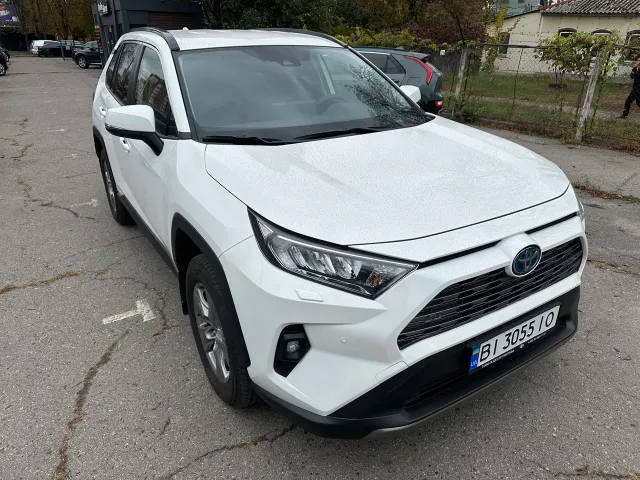 Toyota RAV4 - фото 3