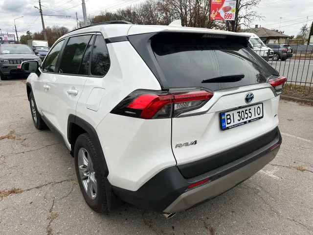 Toyota RAV4 - фото 2