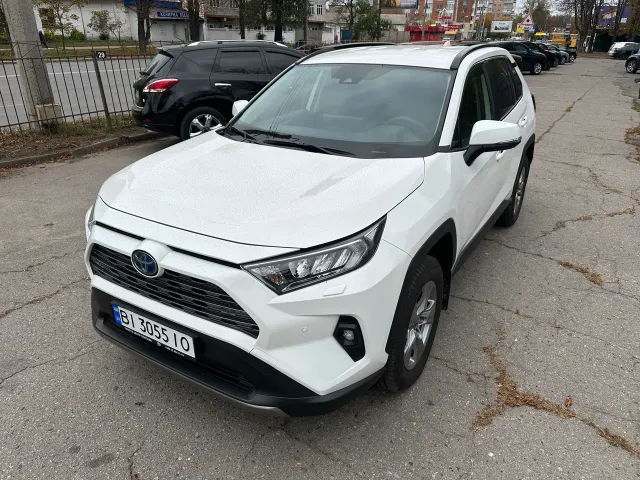 Toyota RAV4 - фото 1
