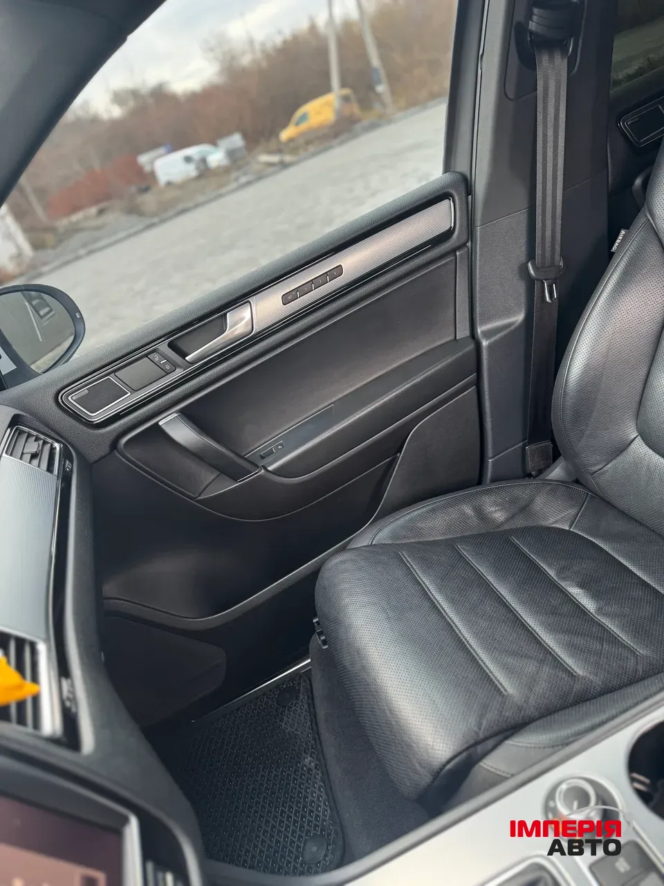 Volkswagen Touareg - фото 12