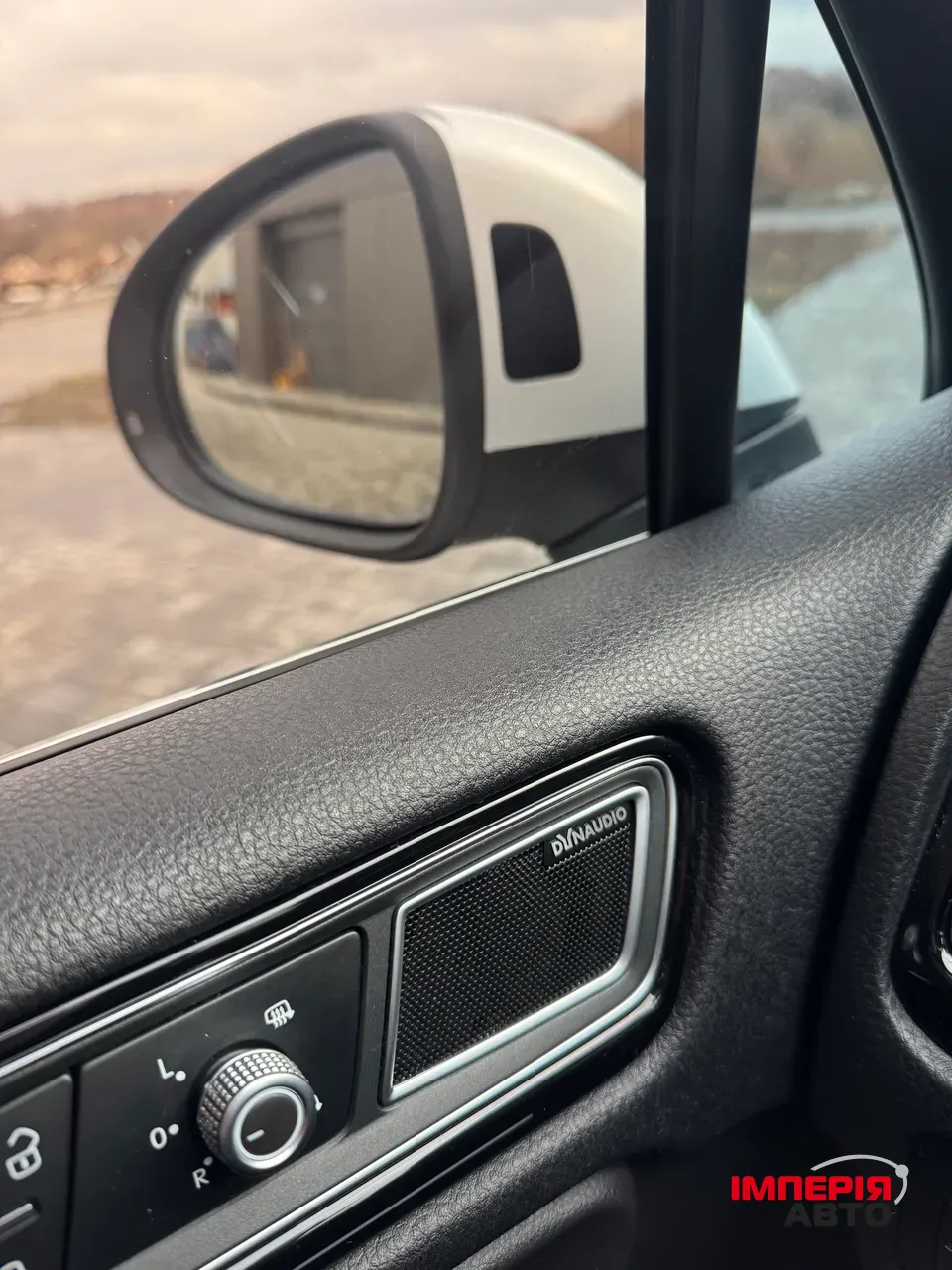 Volkswagen Touareg - фото 13