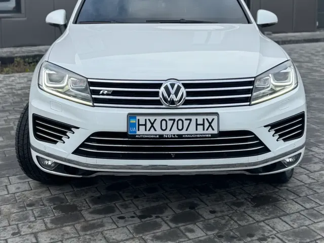 Volkswagen Touareg - фото 2
