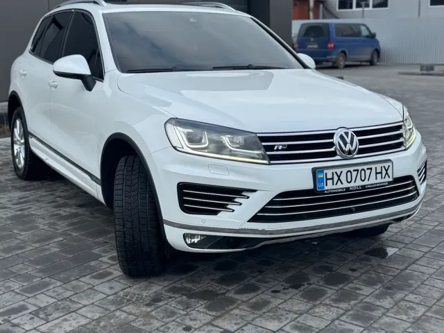 Volkswagen Touareg - фото 1