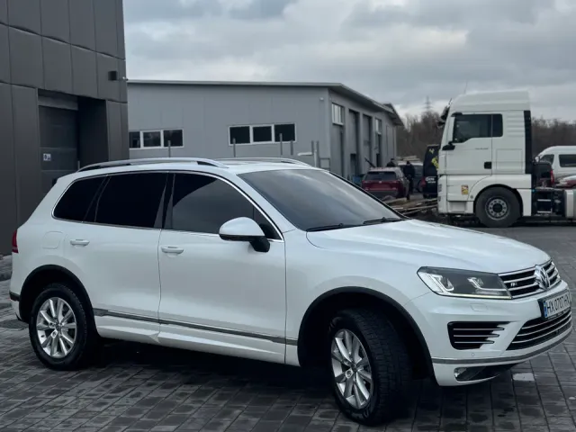 Volkswagen Touareg - фото 3