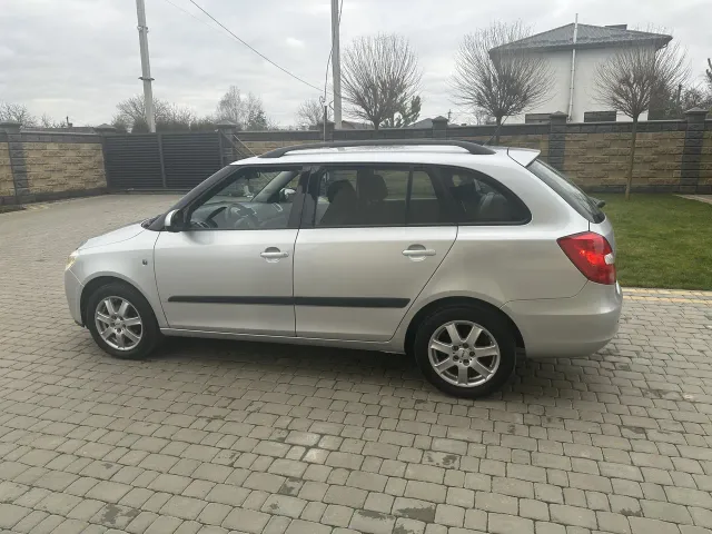 Skoda Fabia - фото 2