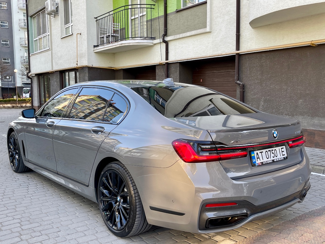 BMW 7 серії - фото 2