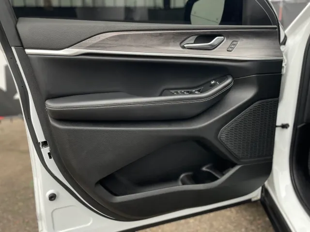 Jeep Grand Cherokee - фото 4