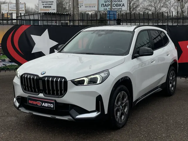 BMW X1 - фото 1