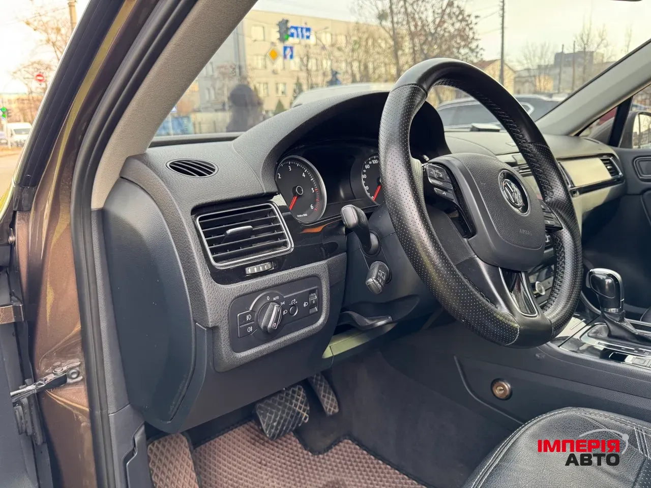 Volkswagen Touareg - фото 14