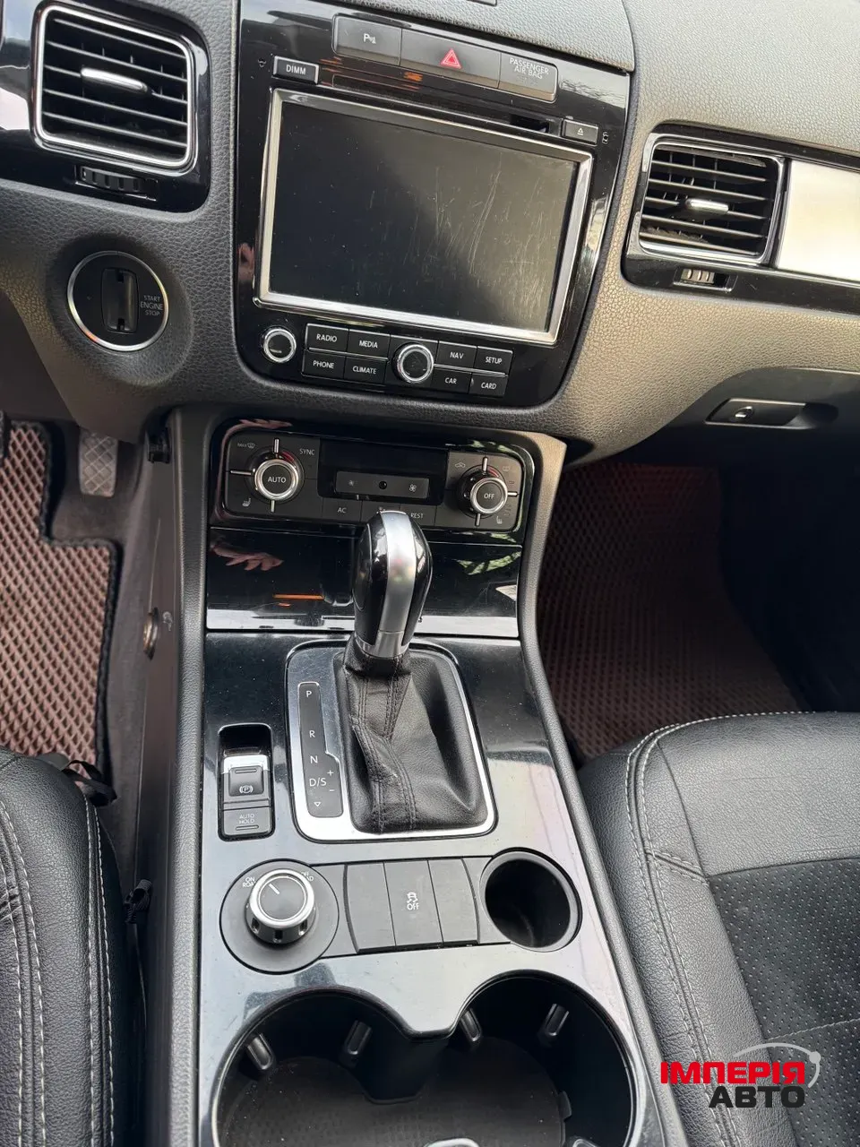 Volkswagen Touareg - фото 7