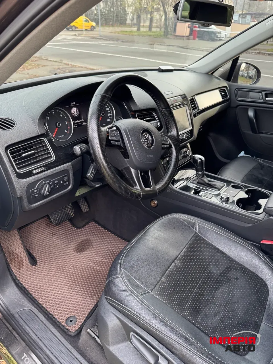 Volkswagen Touareg - фото 11