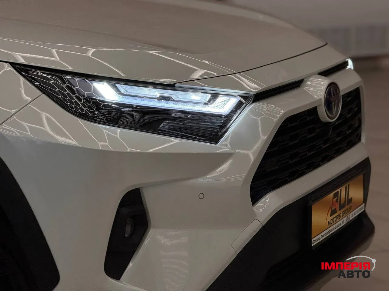 Toyota RAV4 - фото 6