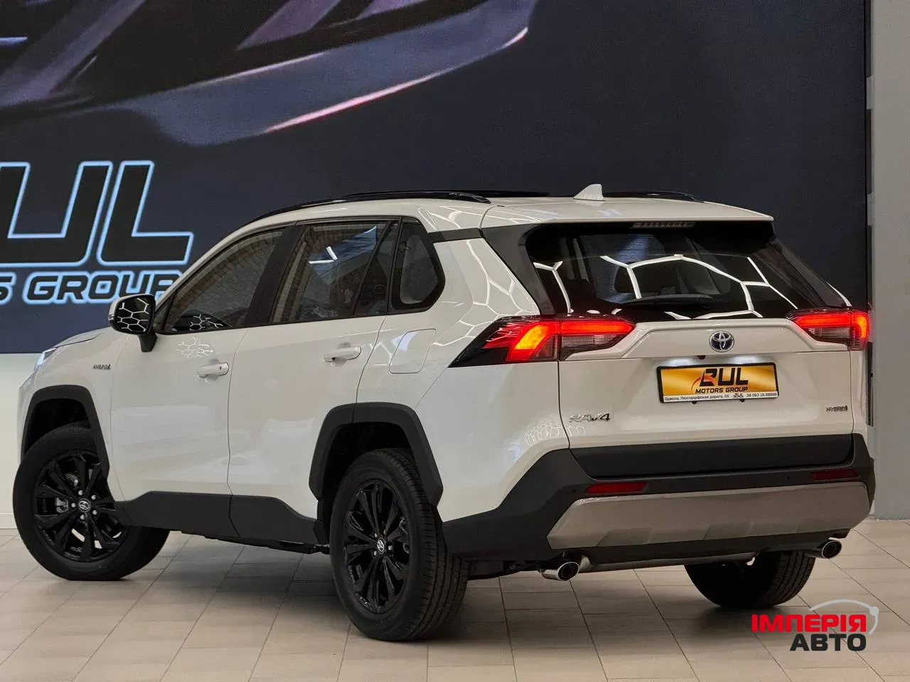 Toyota RAV4 - фото 7