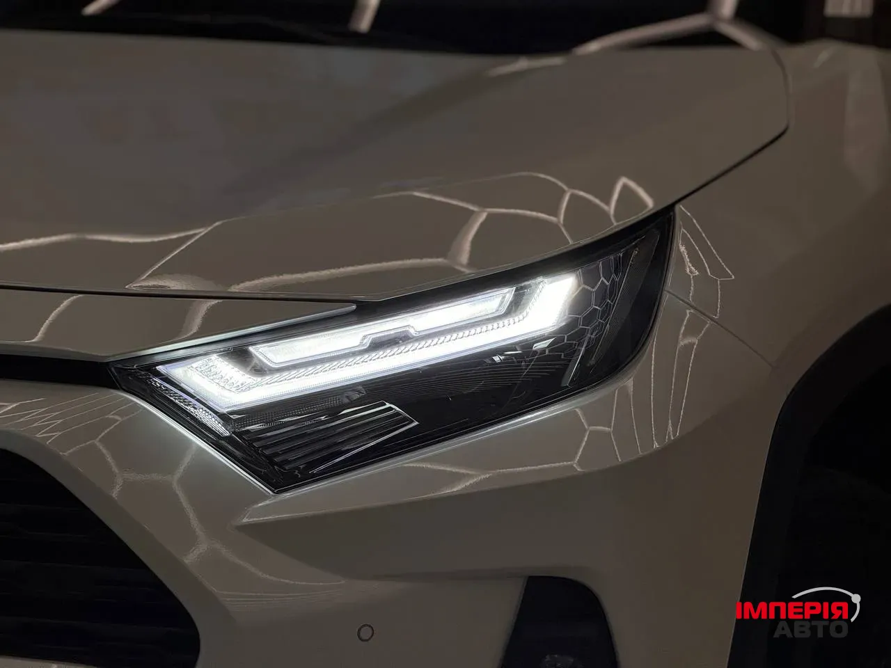 Toyota RAV4 - фото 2