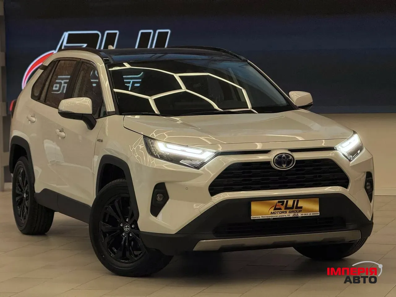 Toyota RAV4 - фото 4