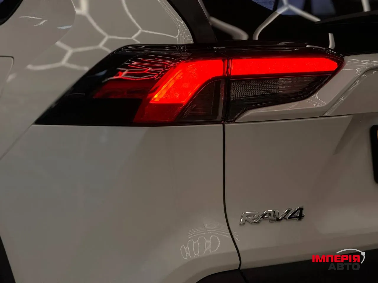 Toyota RAV4 - фото 8